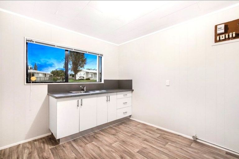 Photo of property in 5 Rondorlyn Place, Manurewa, Auckland, 2102