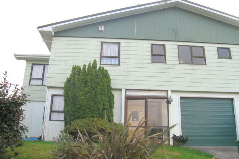 Photo of property in 2 Deveron Place, Tawa, Wellington, 5028