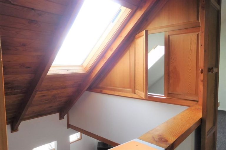 Photo of property in 28 Sunset Road, Unsworth Heights, Auckland, 0632