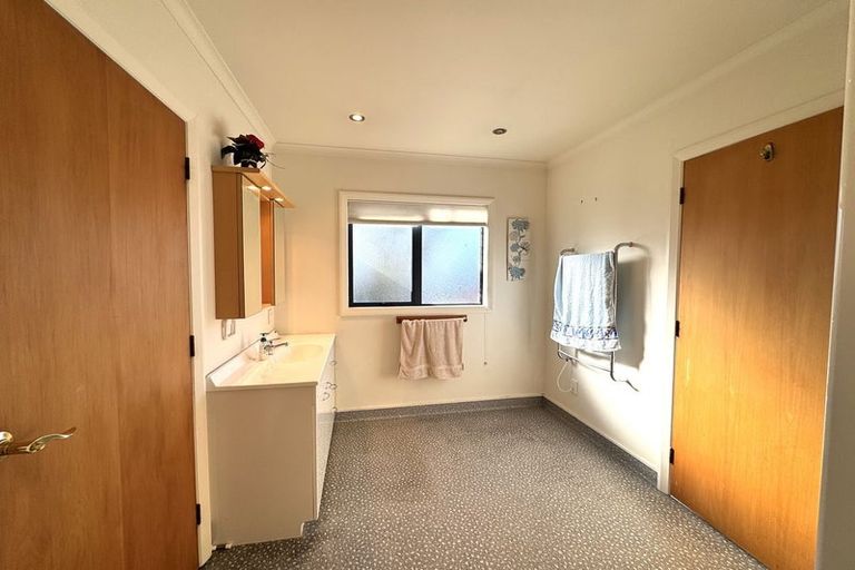 Photo of property in 24 Lanark Street, Balclutha, 9230