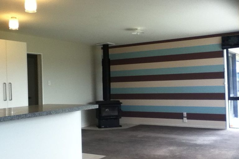 Photo of property in 13 Stonebridge Lane, Oxford, 7430