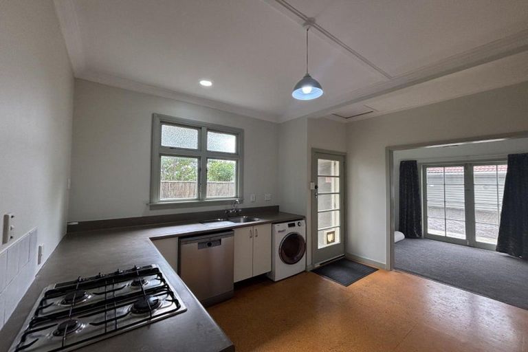 Photo of property in 17 Wallath Road, Westown, New Plymouth, 4310