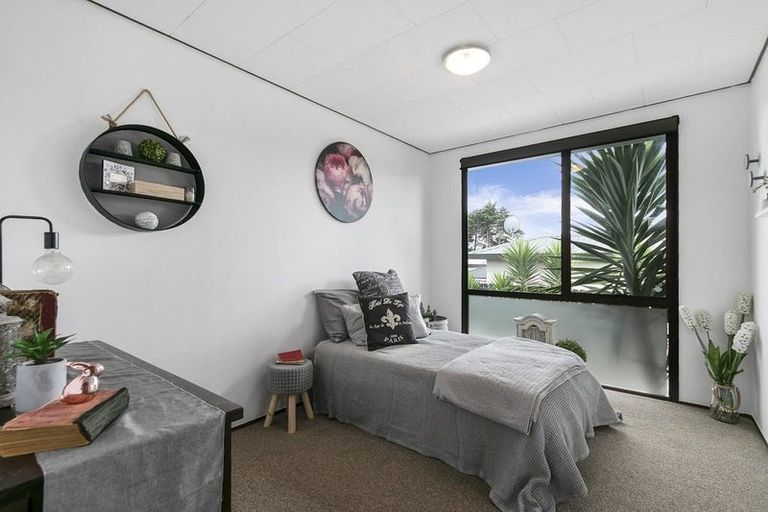 Photo of property in 1/26 Kamara Road, Glen Eden, Auckland, 0602