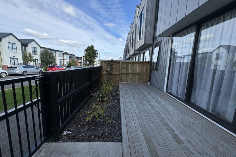 Photo of property in 15 Mahalo Avenue, Wiri, Auckland, 2104