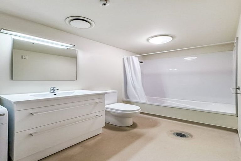 Photo of property in Sharella Living, 20 Glenmore Street, Thorndon, Wellington, 6011