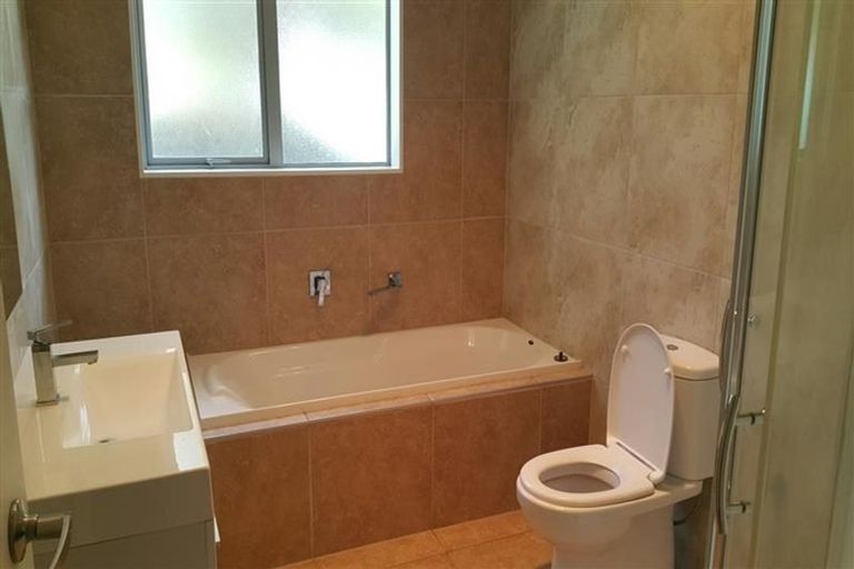 Photo of property in 108 Simpson Road, Henderson Valley, Auckland, 0614