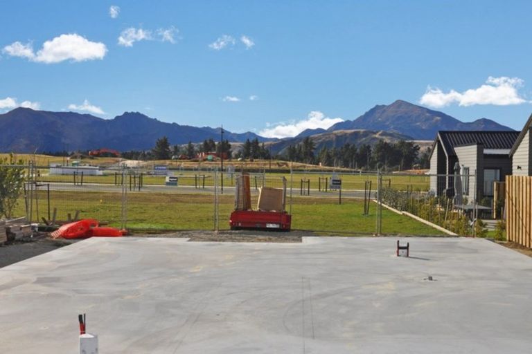 Photo of property in 42 Obelisk Street, Wanaka, 9305