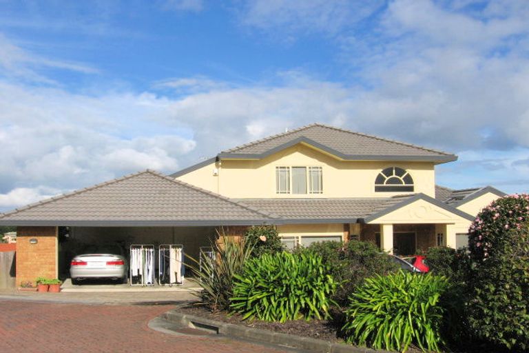 Photo of property in 21 Lobelia Rise, Goodwood Heights, Auckland, 2105