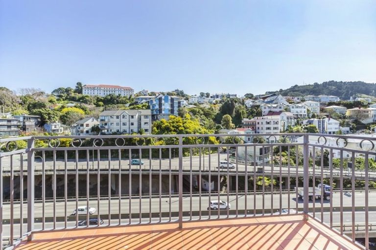 Photo of property in Atrium Towers, 7j/154 The Terrace, Wellington Central, Wellington, 6011