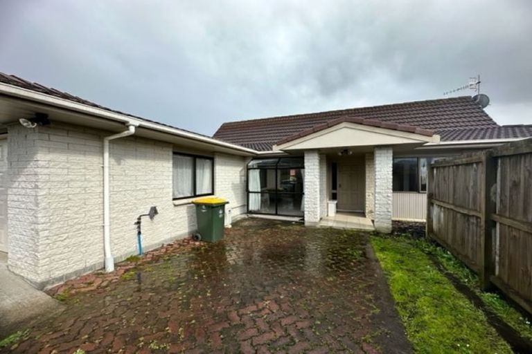 Photo of property in 10 Jillteresa Crescent, Half Moon Bay, Auckland, 2012