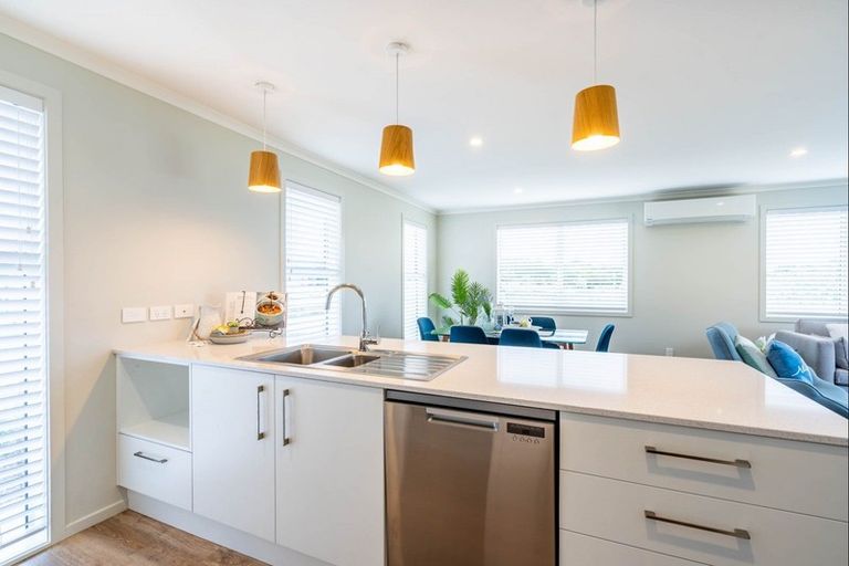 Photo of property in 3 Tapuhikura Street, Waikanae, 5036