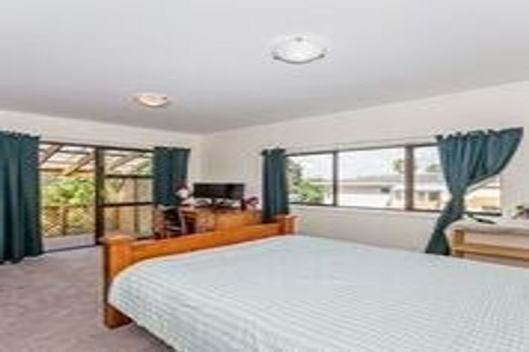 Photo of property in 76a Brian Crescent, Stanmore Bay, Whangaparaoa, 0932