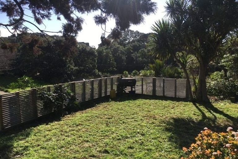 Photo of property in 352 Motutara Road, Muriwai, 0881