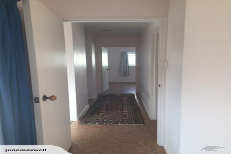 Photo of property in 2/110 Nigel Road, Browns Bay, Auckland, 0630