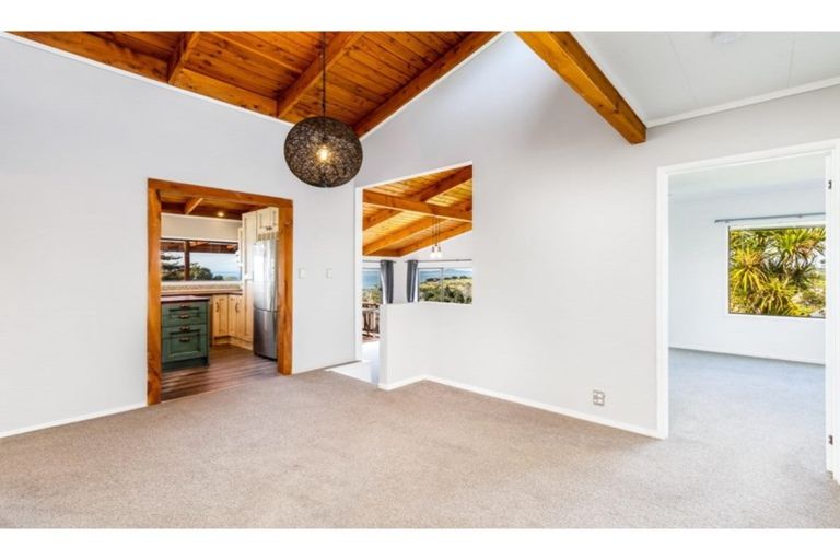 Photo of property in 70 Wade River Road, Stanmore Bay, Whangaparaoa, 0932