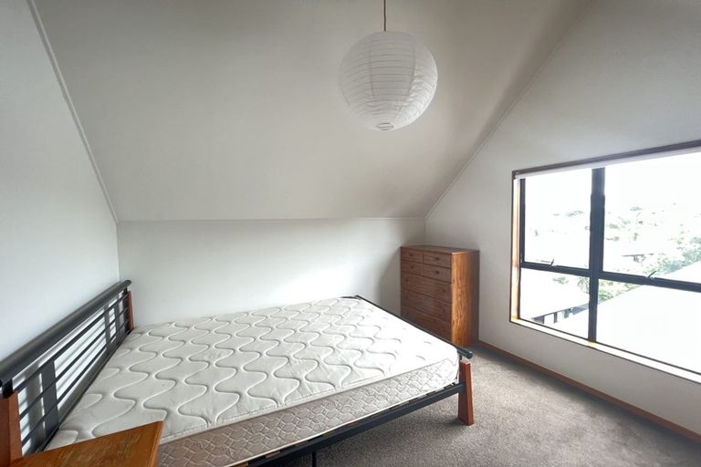 Photo of property in 11 Potter Avenue, Northcote, Auckland, 0627