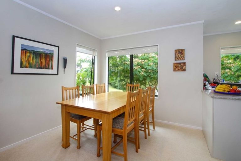 Photo of property in 5 John Webster Place, Glen Eden, Auckland, 0602