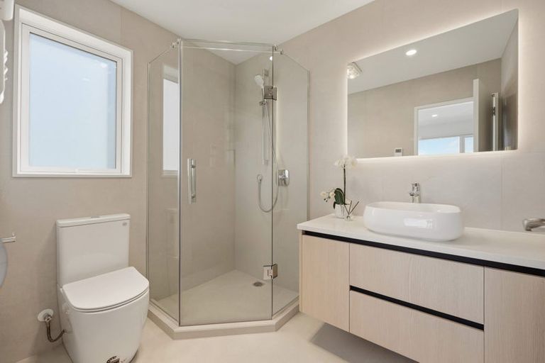 Photo of property in 33 Sorrel Crescent, Bucklands Beach, Auckland, 2012