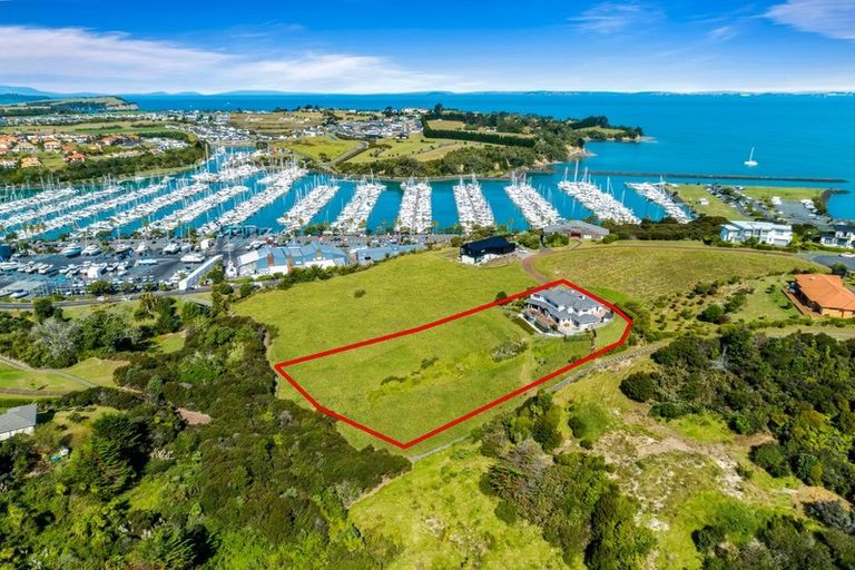 Photo of property in 64 Balboa Drive, Matakatia, Whangaparaoa, 0930