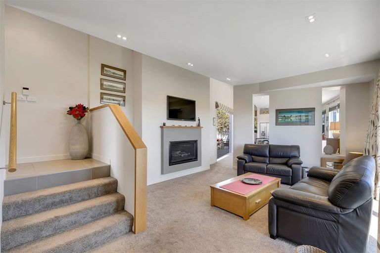 Photo of property in 21 Seascape View, Paremata, Porirua, 5024