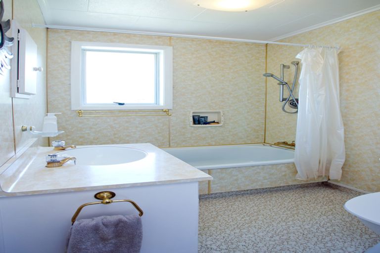 Photo of property in 25 Brockville Road, Glenross, Dunedin, 9011