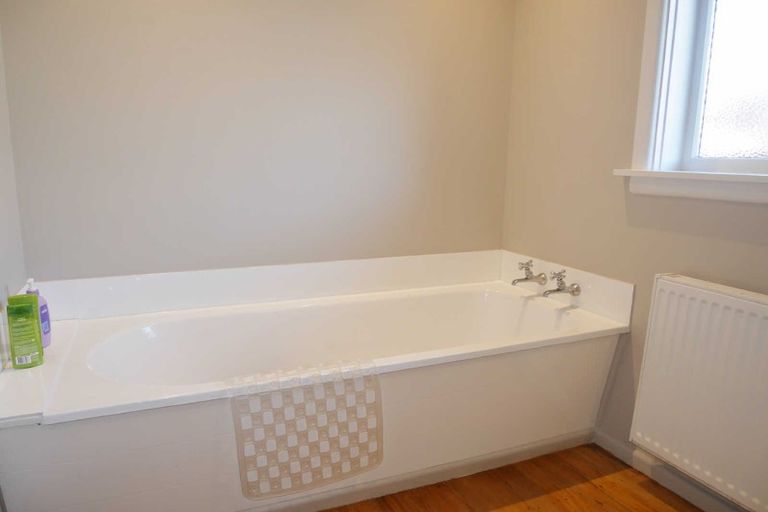 Photo of property in 28 Manor Place, Bryndwr, Christchurch, 8053