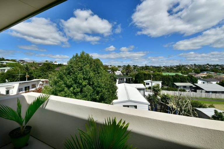 Photo of property in 1/12 Sundown Avenue, Manly, Whangaparaoa, 0930