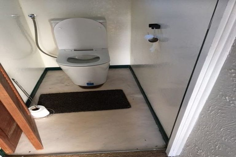 Photo of property in 62 Woodglen Road, Glen Eden, Auckland, 0602