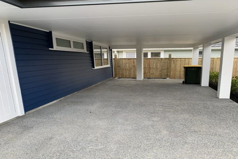 Photo of property in 24 Rewarewa Road, Te Atatu Peninsula, Auckland, 0610