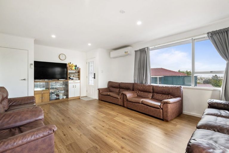 Photo of property in 1/11 Cassia Place, Sunnynook, Auckland, 0620