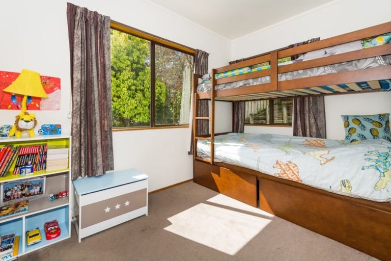 Photo of property in 2/2 Danbury Drive, Torbay, Auckland, 0630