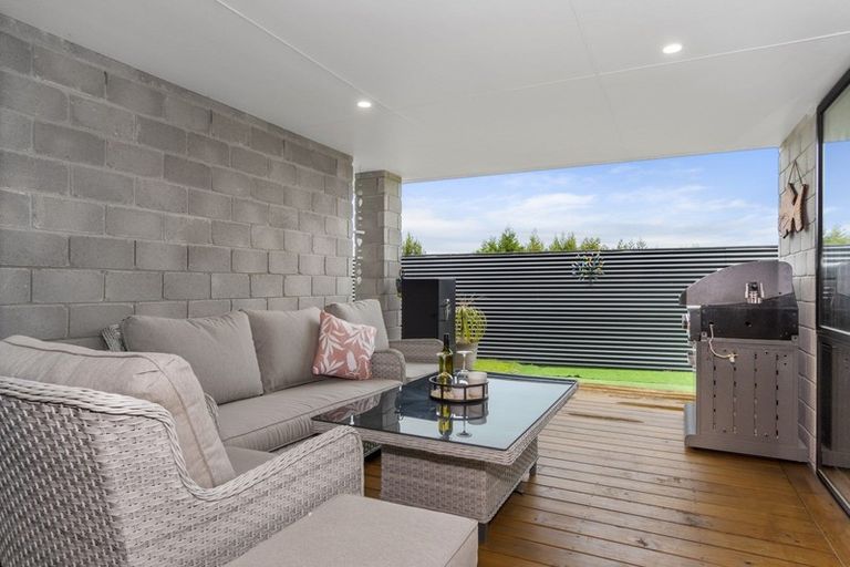 Photo of property in 15 Anglers Way, Omokoroa, 3114