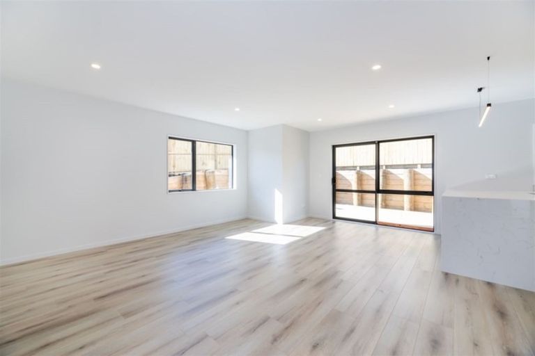 Photo of property in 13 Shibata Rise, Ranui, Auckland, 0612