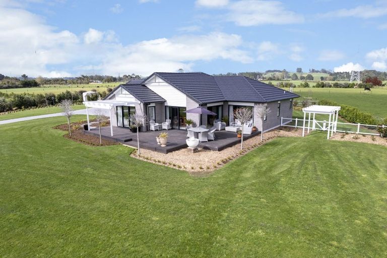 Photo of property in 342 Manutahi Road, Lepperton, New Plymouth, 4372