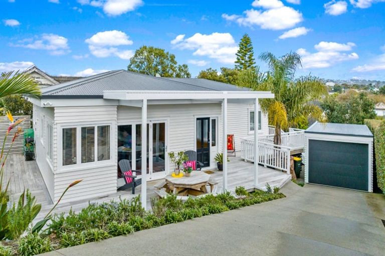 Photo of property in 14 Waimana Avenue, Northcote Point, Auckland, 0627