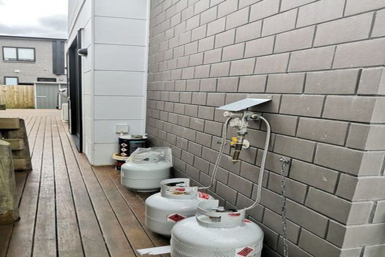 Photo of property in 9b Poruru Close, Papakura, 2110