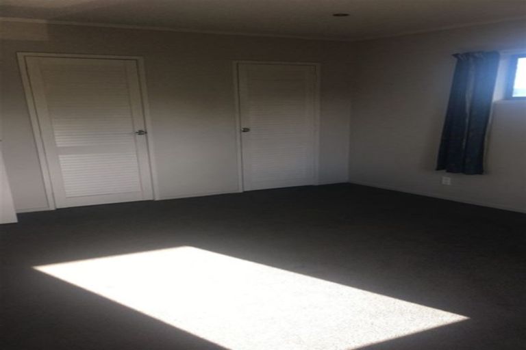 Photo of property in 19 Rosewarne Crescent, Glendene, Auckland, 0602