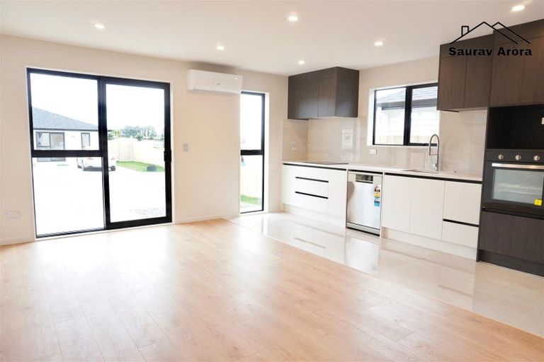 Photo of property in 11 Noia Way, Karaka, Papakura, 2113