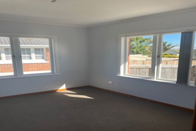 Photo of property in 38 Awaroa Road, Sunnyvale, Auckland, 0612