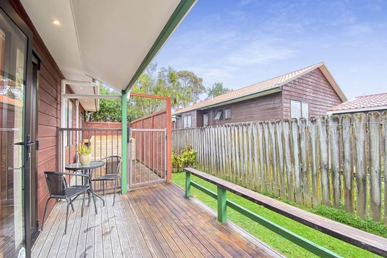 Photo of property in 4/390 West Coast Road, Glen Eden, Auckland, 0602