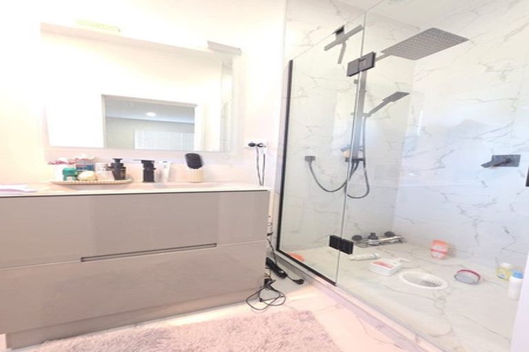 Photo of property in 14a Riserra Drive, Ranui, Auckland, 0612