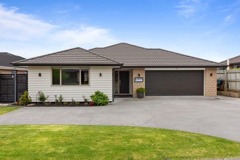Photo of property in 12 Robert Might Road, Kumeu, 0810