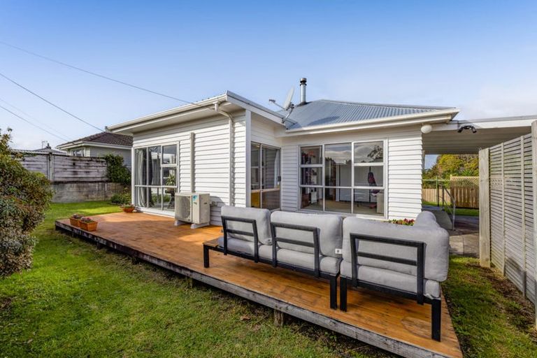 Photo of property in 191 Seaview Road, Westown, New Plymouth, 4310