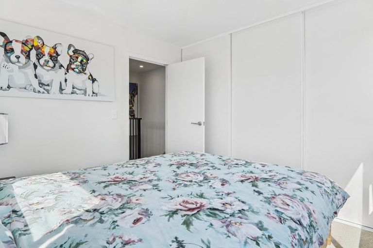 Photo of property in 9/35 Garadice Road, Rothesay Bay, Auckland, 0630