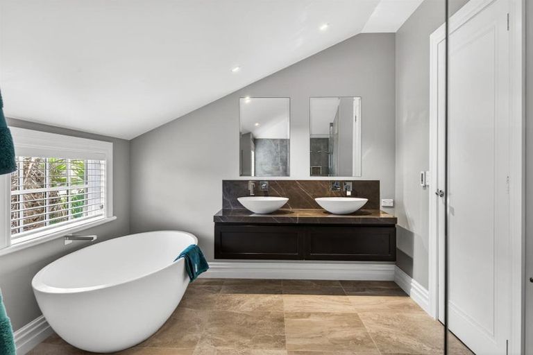 Photo of property in 27 Muritai Road, Milford, Auckland, 0620