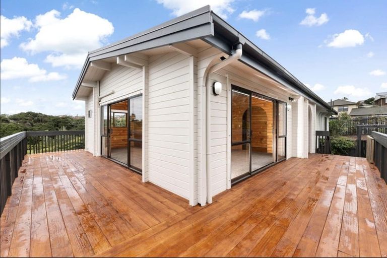 Photo of property in 10 Lagoon Way, West Harbour, Auckland, 0618