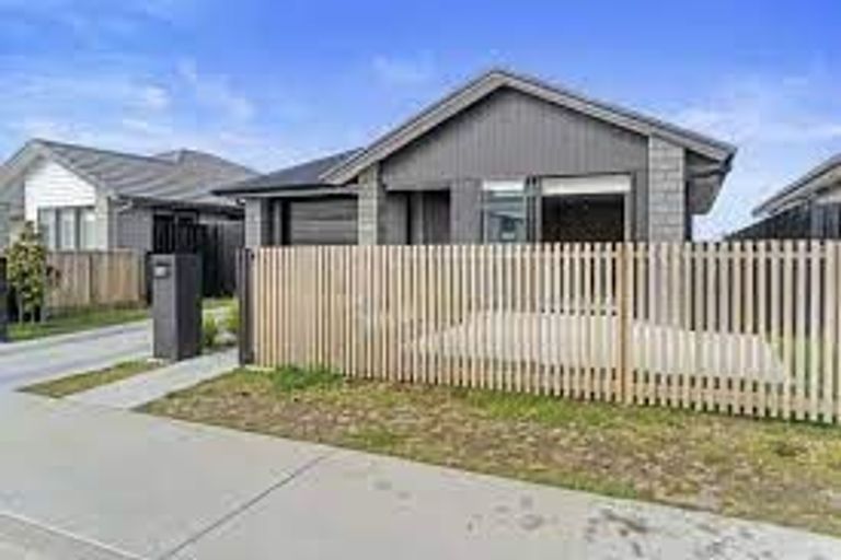 Photo of property in 38 Empire Crescent, Papamoa, 3118