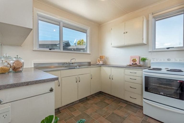 Photo of property in 28 Holdsworth Avenue, Milson, Palmerston North, 4414