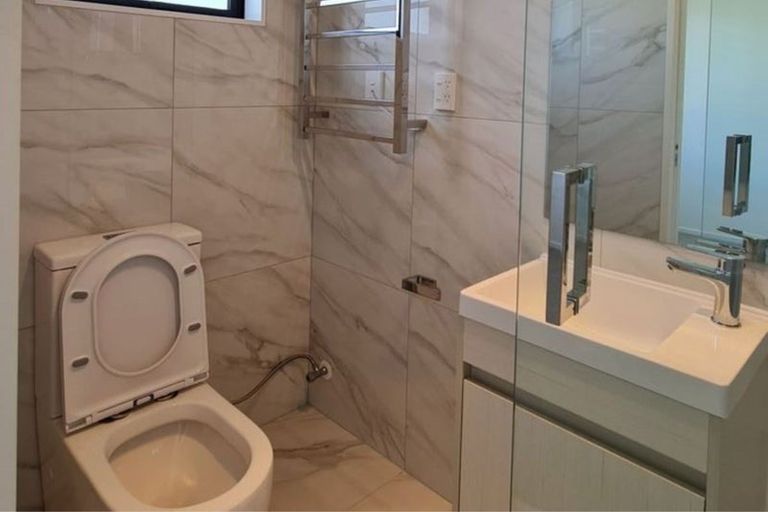 Photo of property in 20a Crestview Rise, Papakura, 2110