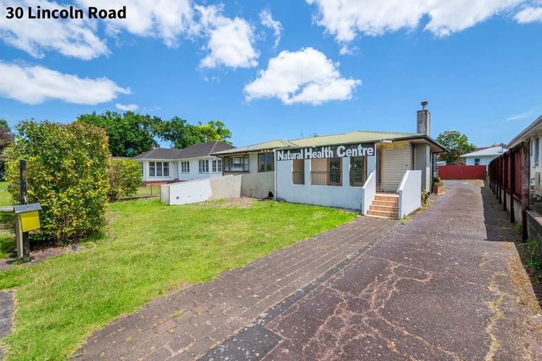 Photo of property in 30 Lincoln Road, Henderson, Auckland, 0610